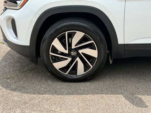 Used 2024 Volkswagen Atlas SE AWD/4WD image 29