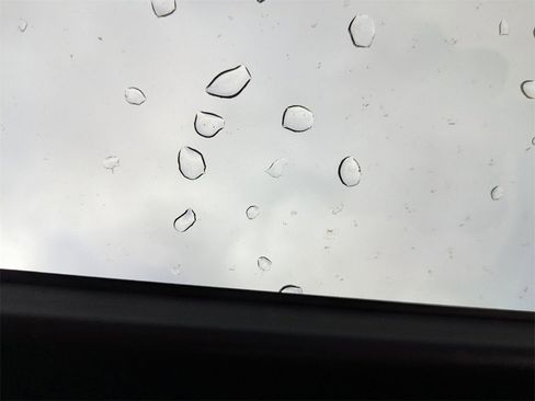 Used 2022 Volkswagen Tiguan SE R-Line image 30