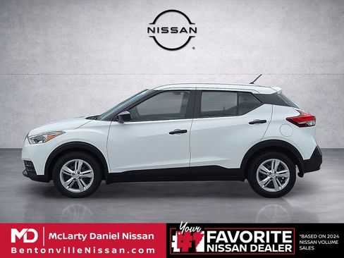 Used 2020 Nissan Kicks S FWD image 3