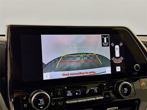 Used 2023 Toyota Highlander Limited image 24
