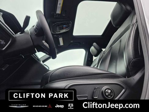 Certified 2025 Jeep Grand Cherokee Limited AWD/4WD image 27