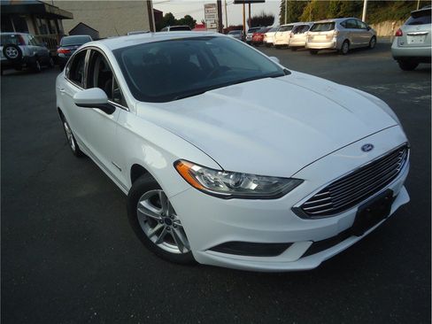 Used 2018 Ford Fusion SE FWD image 4