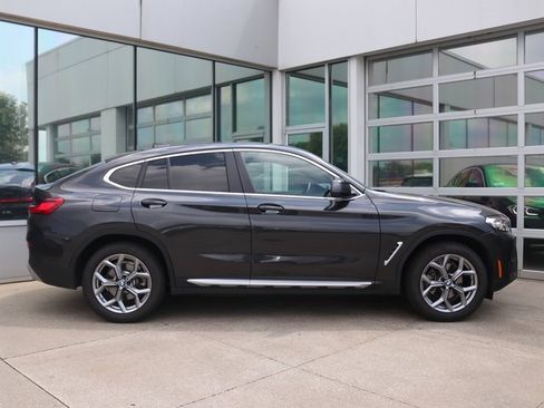 Used 2025 BMW X4 xDrive30i image 4