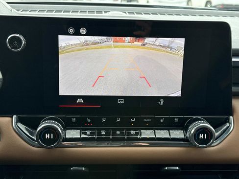 Used 2024 GMC Canyon AT4 w/ AT4 Premium Package image 4