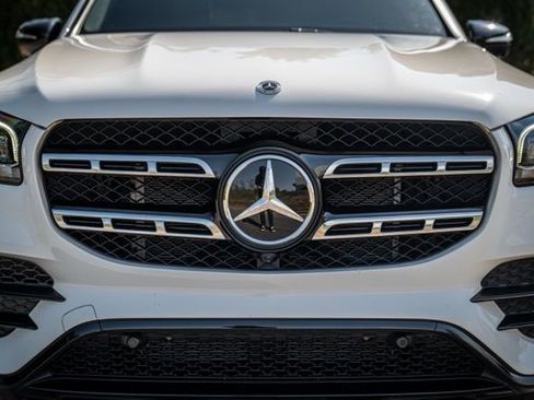 Used 2022 Mercedes-Benz GLS 450 4MATIC w/ AMG Line Exterior image 18