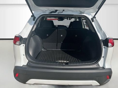 Used 2025 Toyota Corolla Cross LE image 23