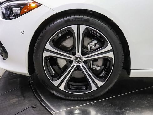 Used 2025 Mercedes-Benz C 300 Sedan image 9