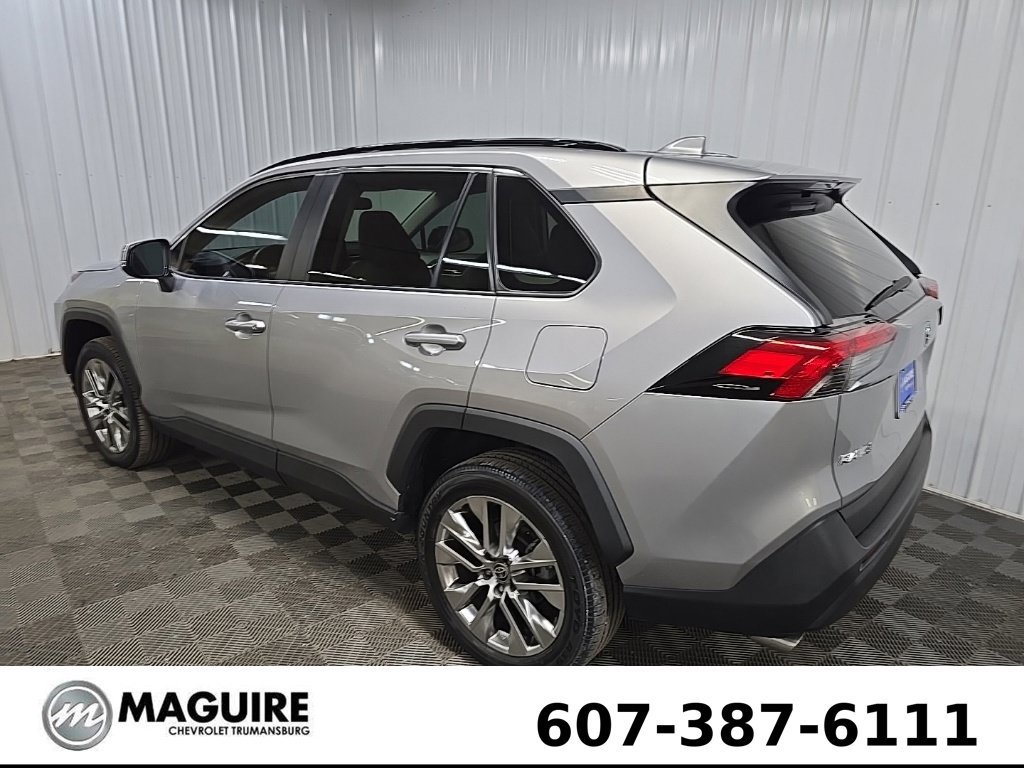 Used 2021 Toyota RAV4 XLE Premium FWD image 9
