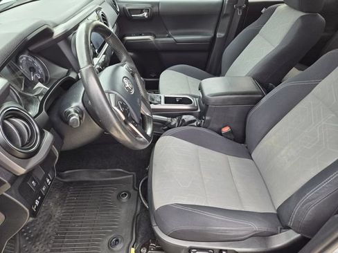 Used 2020 Toyota Tacoma TRD Off-Road w/ Technology Package AWD/4WD image 13