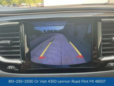 Used 2017 Chrysler Pacifica Touring-L FWD image 3