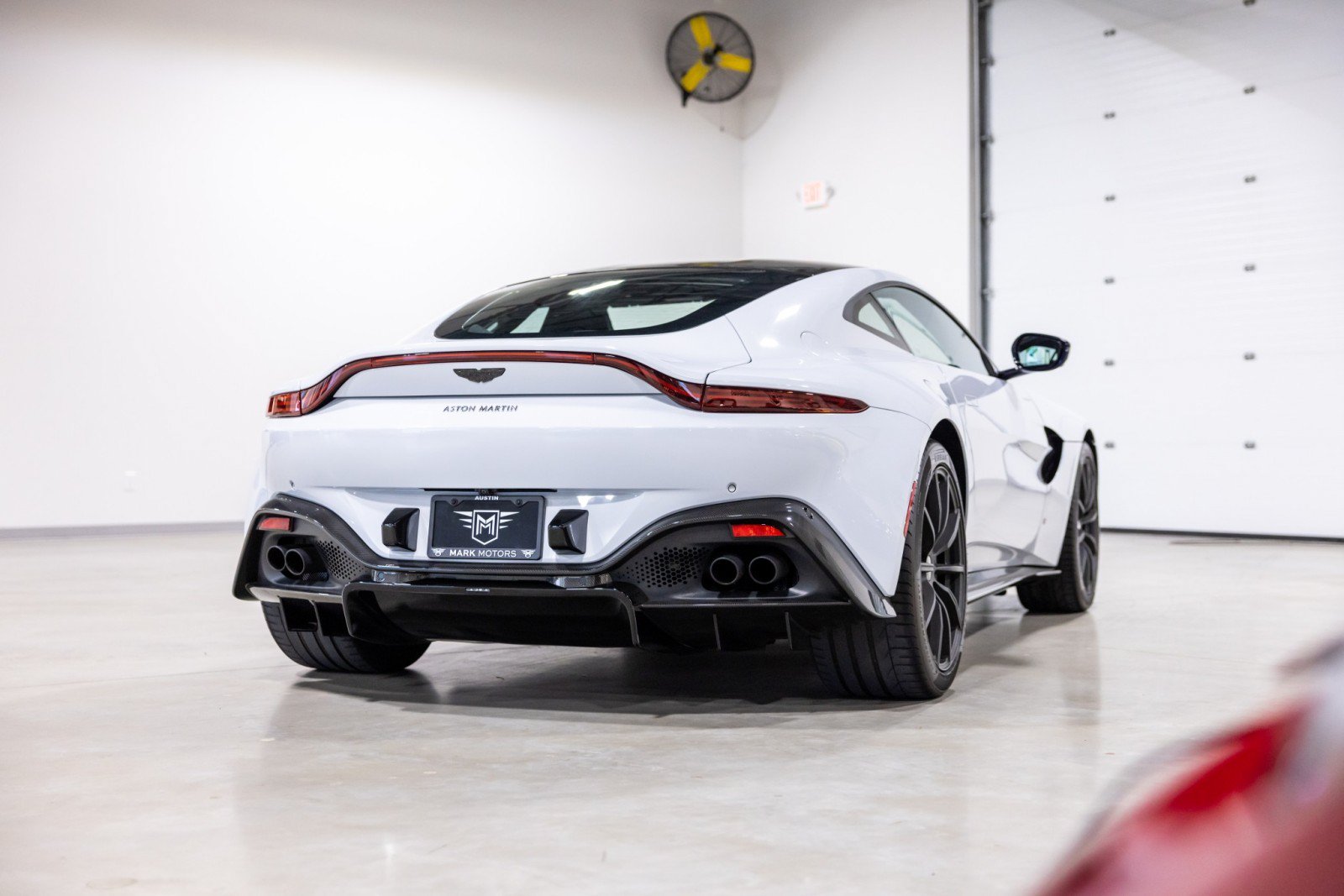 Used 2019 Aston Martin V8 Vantage Coupe RWD image 4