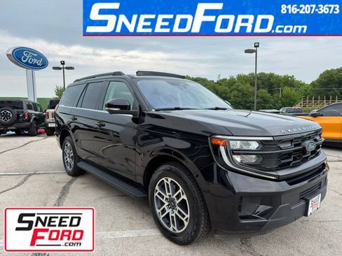 Used 2025 Ford Expedition Active AWD/4WD image 1