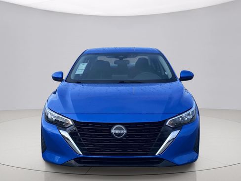 Used 2025 Nissan Sentra SV FWD image 2