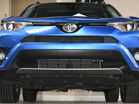 Used 2018 Toyota RAV4 XLE image 81