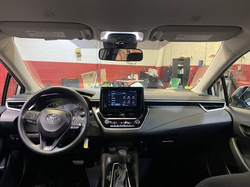 Used 2025 Toyota Corolla LE image 32