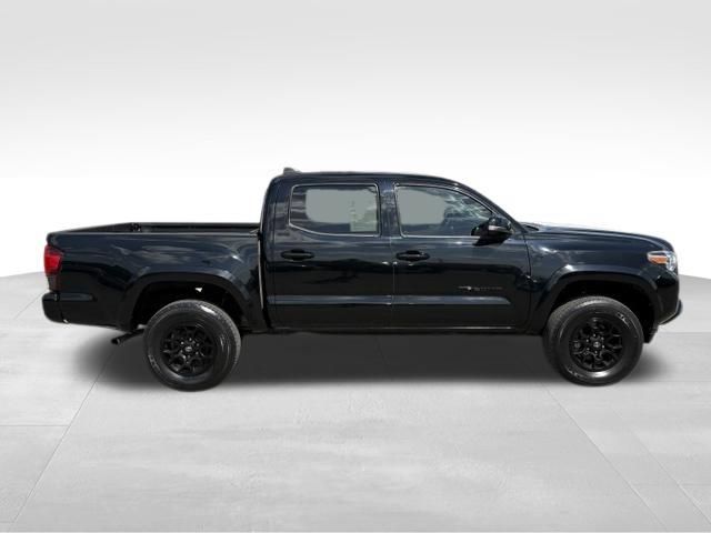 Used 2022 Toyota Tacoma SR5 AWD/4WD image 9