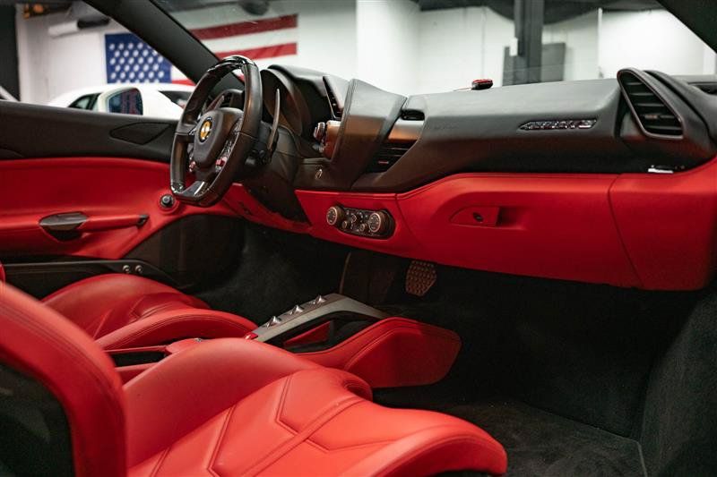 Used 2018 Ferrari 488 GTB RWD image 11