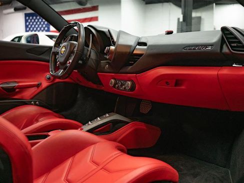 Used 2018 Ferrari 488 GTB image 11