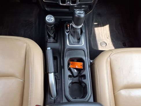 Used 2019 Jeep Wrangler Unlimited Sahara w/ Quick Order Package 24M Moab image 17