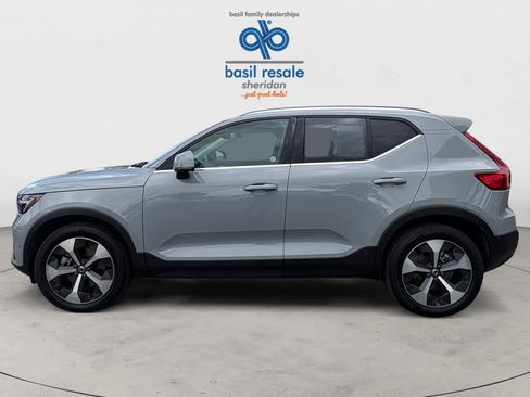 Used 2025 Volvo XC40 B5 Plus AWD/4WD image 3