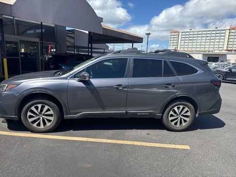 Used 2022 Subaru Outback Premium image 4