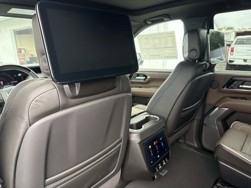 New 2026 GMC Yukon Denali Ultimate AWD/4WD image 13