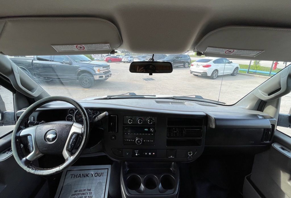 Used 2017 Chevrolet Express 2500 Extended RWD image 23
