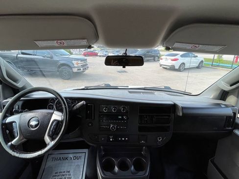 Used 2017 Chevrolet Express 2500 Extended RWD image 23