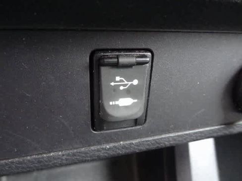 Used 2017 Toyota Tacoma SR5 w/ Tow Package image 16