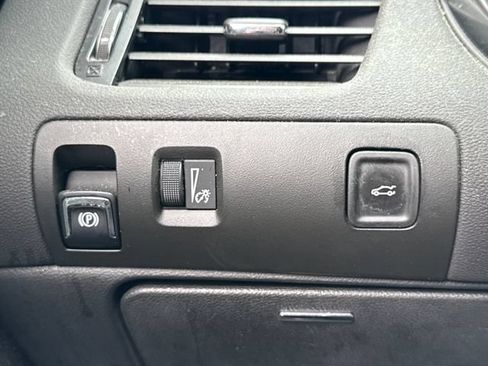 Used 2017 Chevrolet Impala LT FWD image 30