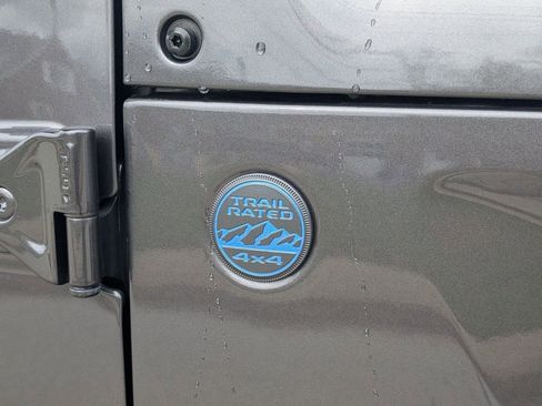 Used 2025 Jeep Wrangler Unlimited Sahara image 14