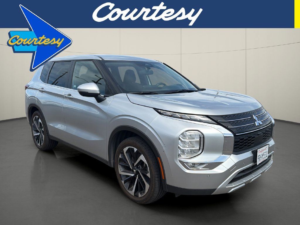 Used 2024 Mitsubishi Outlander FWD image 1