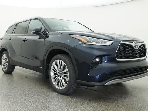 New 2026 Toyota Highlander Platinum image 29