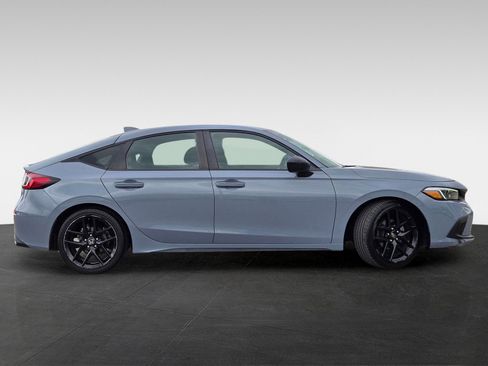 Used 2023 Honda Civic Sport image 3