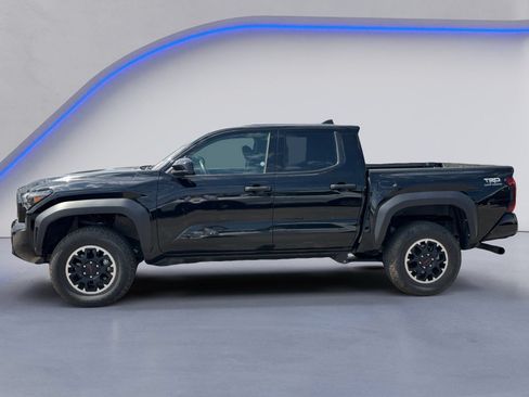 Used 2025 Toyota Tacoma TRD Off-Road AWD/4WD image 3