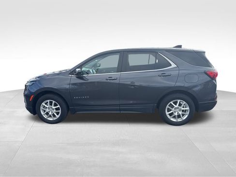 Used 2023 Chevrolet Equinox LT image 2