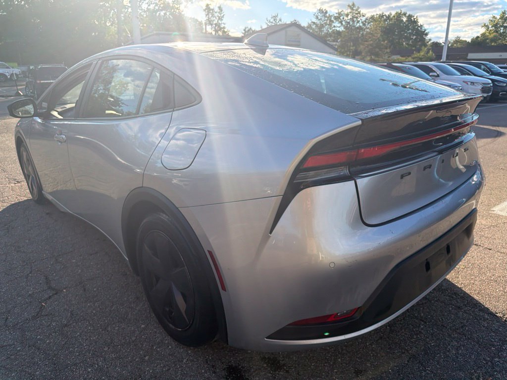 Used 2023 Toyota Prius LE FWD image 7