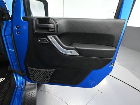 Used 2014 Jeep Wrangler Unlimited Sahara w/ Katzin Premium Leather Group image 35