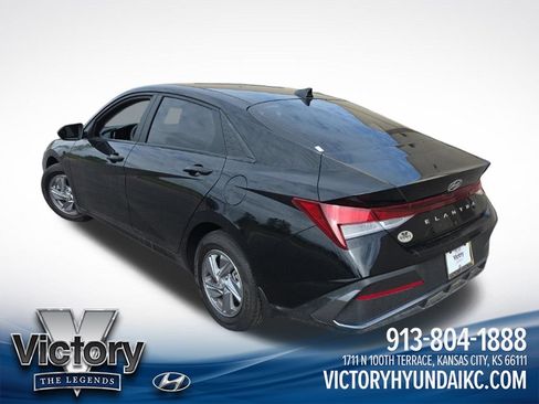 Used 2024 Hyundai Elantra SE FWD image 7