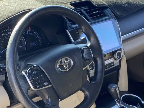 Used 2014 Toyota Camry LE image 8