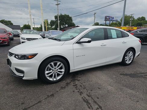 Used 2017 Chevrolet Malibu LT image 14