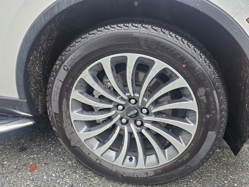 Used 2023 Lincoln Aviator Reserve w/ Equipment Group 201A image 14