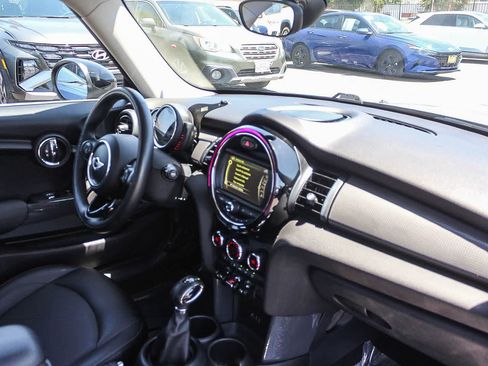 Used 2017 MINI Cooper 2-Door Hardtop FWD image 18