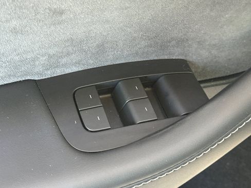 Used 2025 Tesla Model Y Long Range RWD image 13