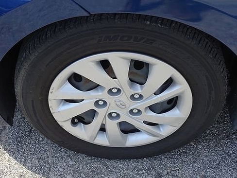 Used 2017 Hyundai Elantra SE image 16