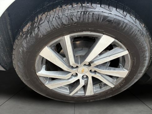 Used 2023 Chevrolet Equinox Premier AWD/4WD image 8