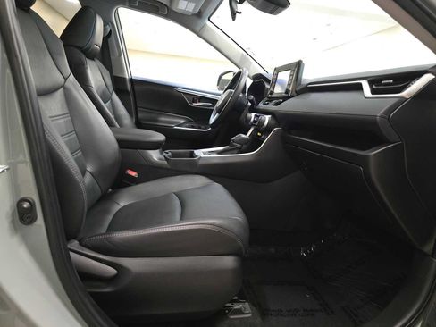 Used 2022 Toyota RAV4 XLE Premium AWD/4WD image 27