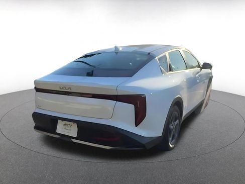 Used 2025 Kia K4 LXS image 14