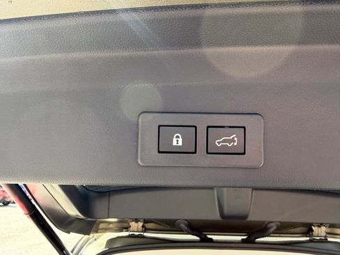 Used 2025 Subaru Ascent Touring image 8