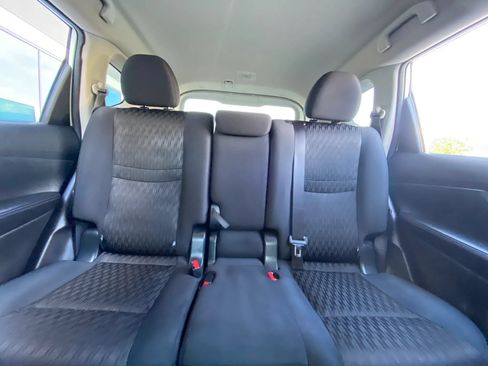 Used 2018 Nissan Rogue SV w/ Premium Package FWD image 9